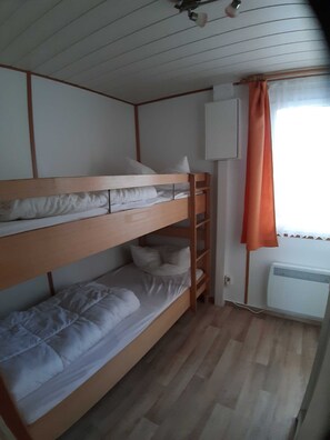 2 bedrooms, travel cot, WiFi - Vacation bungalow no. 14 - Ferienpark Seenland Betriebsgesellschaft (Lychen)