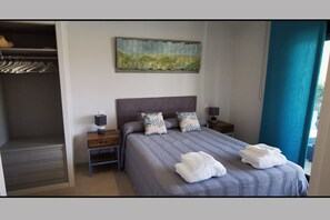 2 chambres, fer et planche à repasser, Wi-Fi, draps fournis