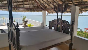 Room, Terrace | Bed sheets