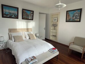 3 dormitorios, escritorio, tabla de planchar con plancha y wifi gratis