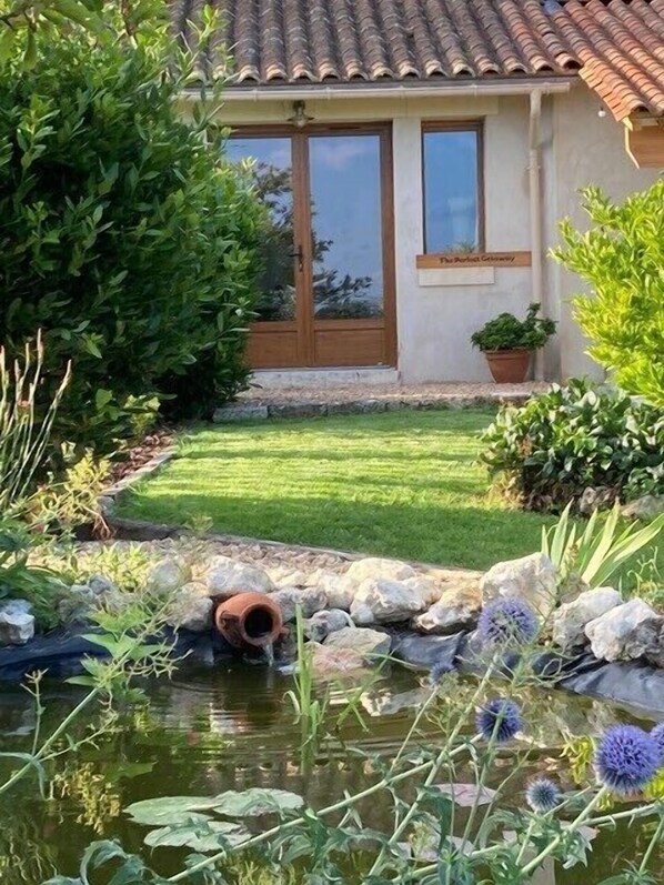 Property grounds - The Perfect Getaway - Remarkable Gite in Cherval (Cherval)