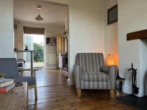 TV, fireplace, DVD player, books