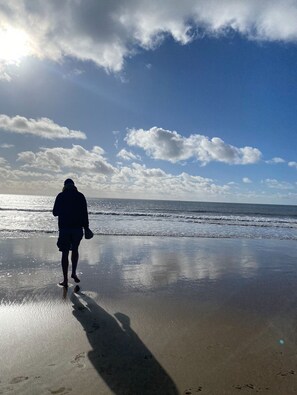 På stranden