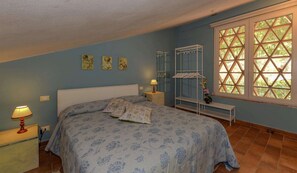 1 dormitorio, tabla de planchar con plancha, wifi gratis y ropa de cama