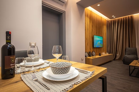Apartment, 1 Bedroom, Balcony | Dining room