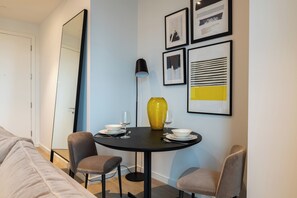 Apartment (0 Bedroom) | In-room dining - Luxury Studio Apartment Close to the City of London (London)