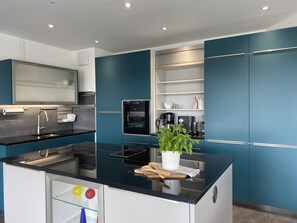 Frigorífic, forn, placa de cuina i rentaplats