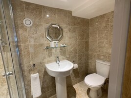 Quarto casal (Pink Room) | Banheiro | Toalhas de banho 