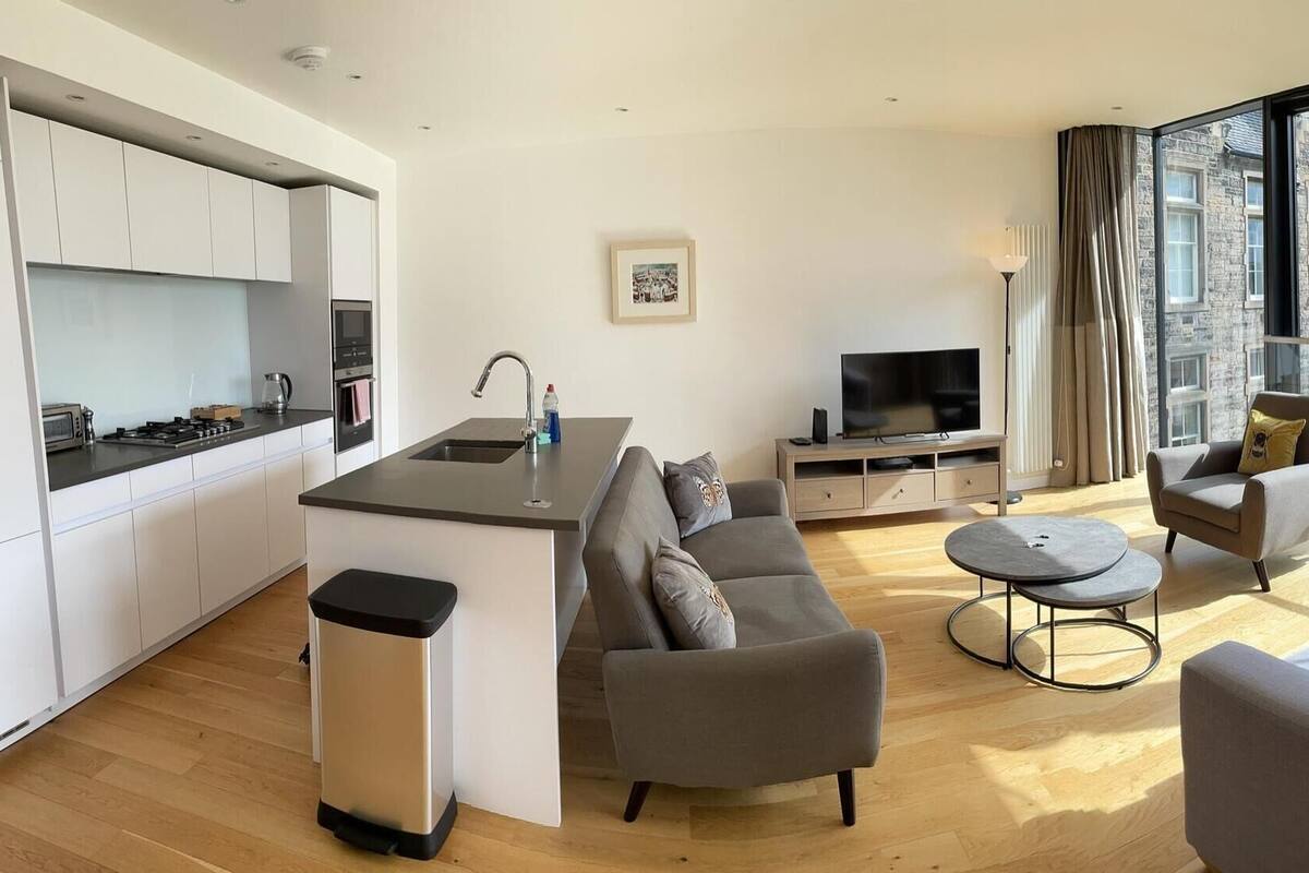 Executive Apartment, 2 Bedrooms, Park View | Living area