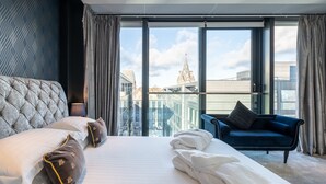 Two bedroom - Park Lane Penthouse | Egyptian cotton sheets, premium bedding, desk, laptop workspace - Quartermile serviced apartments (Edinburgh)