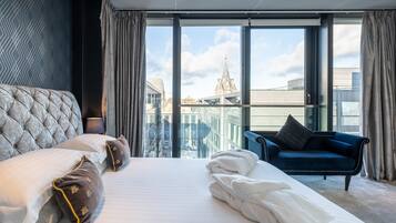Two bedroom - Park Lane Penthouse | Egyptian cotton sheets, premium bedding, desk, laptop workspace