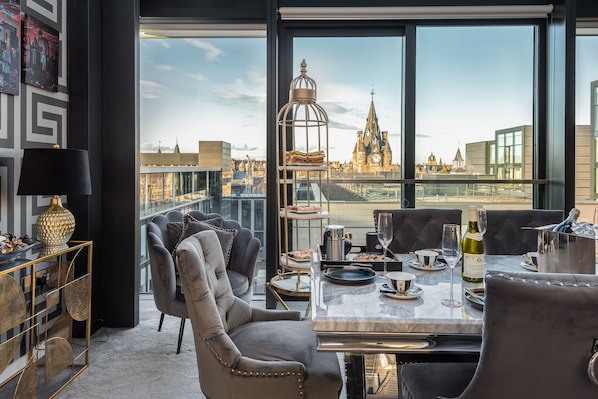 Three bedroom - Park Avenue Penthouse | Ruang makan