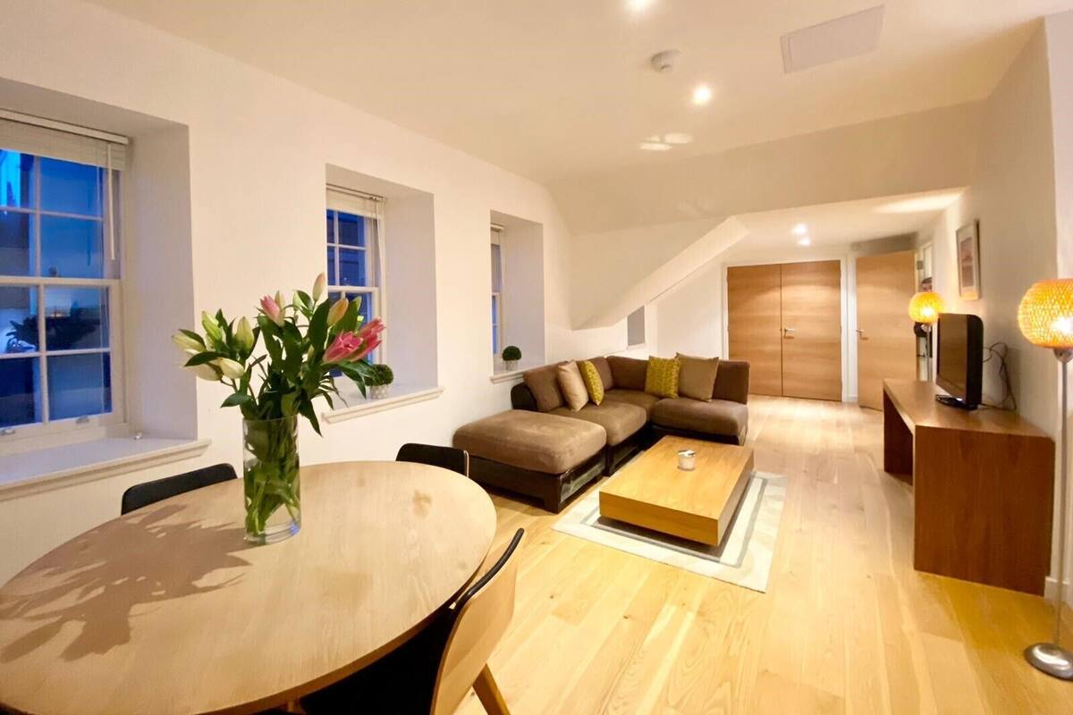 Executive Apartment, 1 Bedroom, Park View | Living area