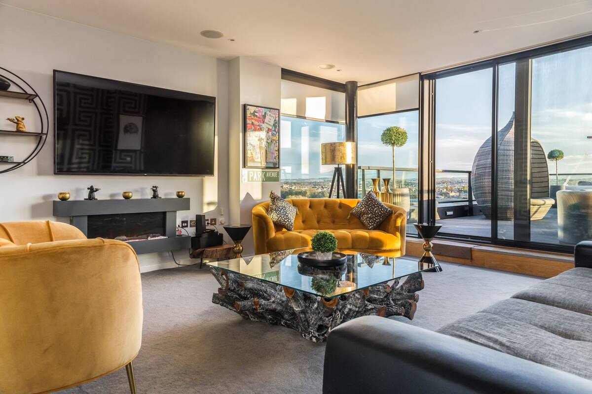 Three bedroom - Park Avenue Penthouse | Living area