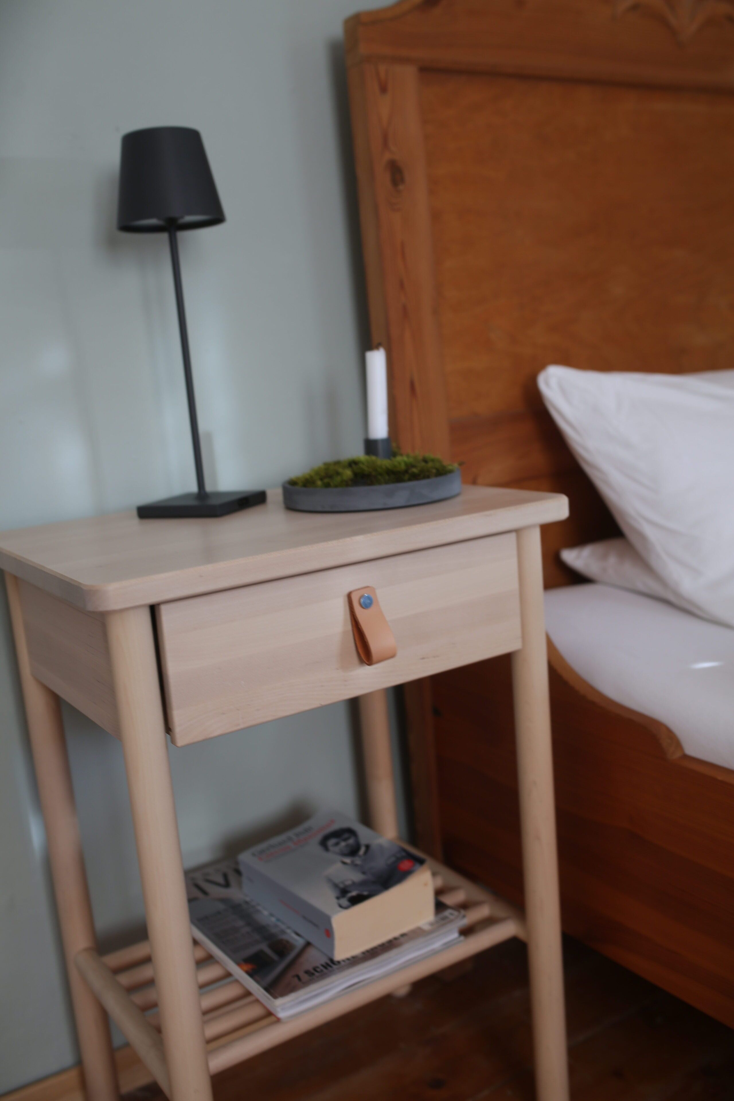 2 bedrooms, travel cot, WiFi, bed sheets