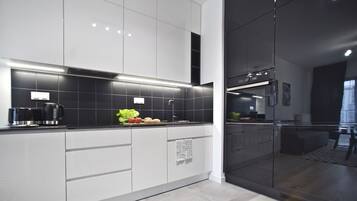 Apartamento Confort | Cocina privada | Frigorífico, horno, placa de cocina y lavavajillas