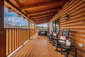 Terrace/patio - W/C Accessible, Private Log Cabin, with Mountain Views, Private Hot Tub (Sevierville)