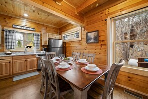 Dining - W/C Accessible, Private Log Cabin, with Mountain Views, Private Hot Tub (Sevierville)