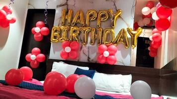 2 BED ROOM (A/C) | Egyptian cotton sheets, premium bedding, down duvets, pillow-top beds