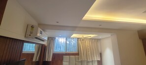 VIP 4 BED (A/C) | Byudsigt
