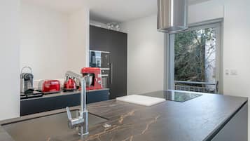 Refrigerador, microondas, horno, lavavajillas