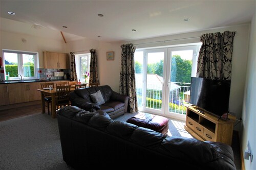 Private spacious house 5 mins by car to the beach