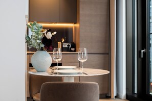 Departamento (0 Bedroom) | Cocina privada | Refrigerador, horno, parrilla de estufa y lavavajillas 