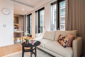 Apartment (0 Bedroom) | Living area | Smart TV