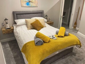 5 slaapkamers, een strijkplank/strijkijzer, reisbedje, gratis wifi