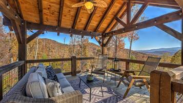 House, 3 Bedrooms, Mountain View | Balcony