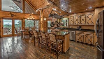 House, 3 Bedrooms, Mountain View | Private kitchen