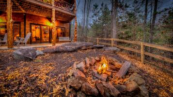 House, 3 Bedrooms, Mountain View | Property grounds