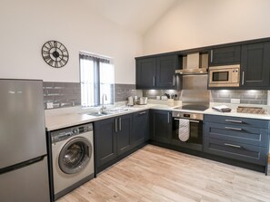 Cottage | Bếp riêng | Tủ lạnh, máy rửa bát, ấm điện, lò nướng bánh mì