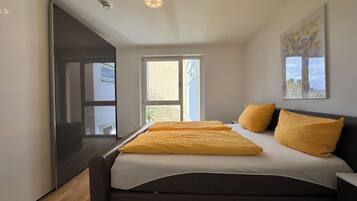 2 bedrooms, desk, free WiFi, bed sheets