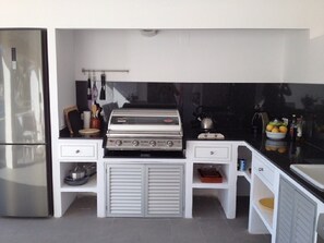 Fridge, microwave, oven, stovetop - Spacious apartment with large terrace and summer kitchen (Port de Sóller)
