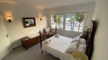 3 bedrooms, iron/ironing board, travel crib, free WiFi