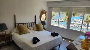 4 bedrooms, iron/ironing board, travel cot, free WiFi - Spacious apartment with large terrace and summer kitchen (Port de Sóller)