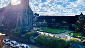 Unclassified image, 2 of 13, button - Vista ESPETACULAR ao lado da RUA COBERTA (Gramado)