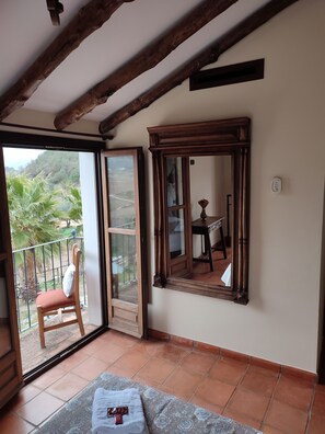 8 bedrooms, WiFi - Hacienda Puerto de Las Muelas, a wonderful natural setting next to the Tajo de Ronda (Ronda, Málaga)