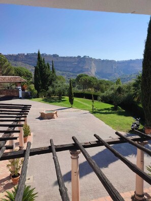 Property grounds - Hacienda Puerto de Las Muelas, a wonderful natural setting next to the Tajo de Ronda (Ronda, Málaga)