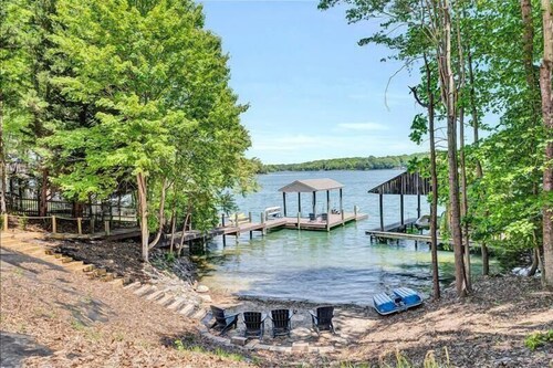 4 Bedrooms, 1 Flex Room, 4 Bathrooms!  Beautiful Home with SANDY BEACH!  Occupancy 8! HOT TUB!