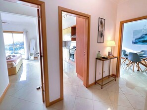 Zimmersafe, Bügeleisen/Bügelbrett, Reisekinderbett, kostenloses WLAN