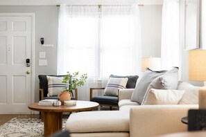 电视、办公室、电脑显示器