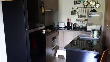 Fridge, microwave, stovetop, electric kettle