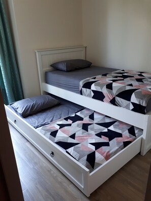2 bedrooms, WiFi, bed sheets, wheelchair access