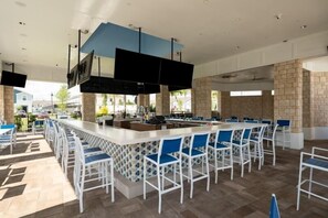 Bar (on property) - Disney Fireworks By The Pool! 18 guests No Problem! Must See Discounts! (Davenport)