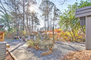Property grounds - 3 Miles to Braves + Pickleball + Fire pit + EV charger (Smyrna)