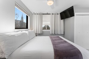 1 bedroom, WiFi, bed sheets - Sun-Drenched Condo w/ Mountain/River Views & Natural Light from Large Windows (Keystone)
