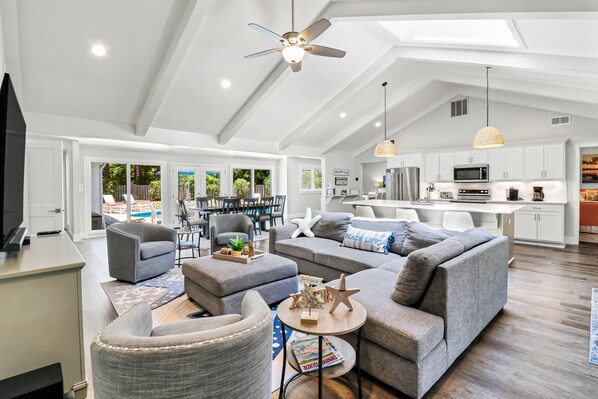 Smart TV, offices, computer monitors