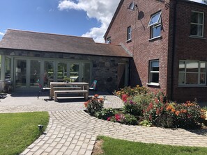 Outdoor dining - Beautiful 5 bedroom home in Mid Ulster- Magherafelt  (County Derry)